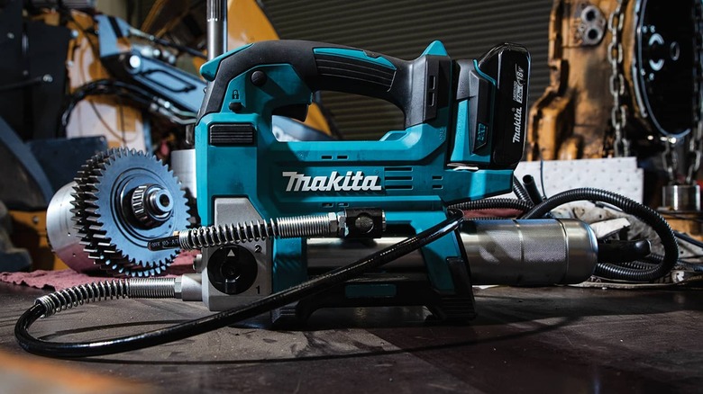 Makita 18V LXT Cordless Grease Gun
