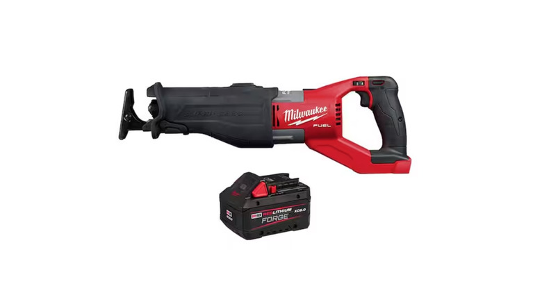 Picture showing Milwaukee Tool reciprocating saw with Forge battery combo