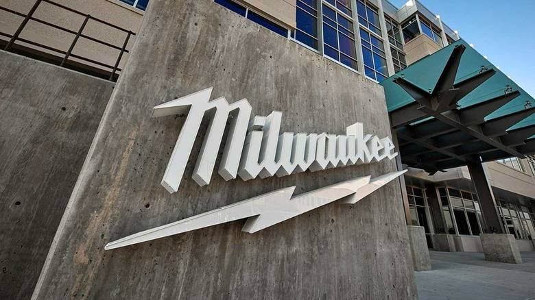 milwaukee corporate building