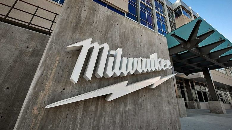 milwaukee corporate building