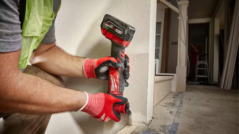 M18 Fuel Oscillating Multi-Tool in use