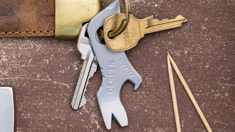 A Gerber Shard tool on a keychain with two keys.