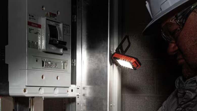 Person using Klein mini work light