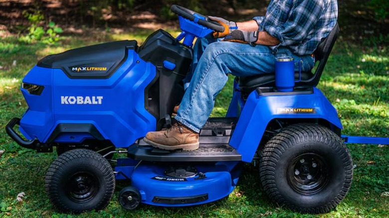 Kobalt Max 42-inch 20 HP Battery Lawn Tractor in use