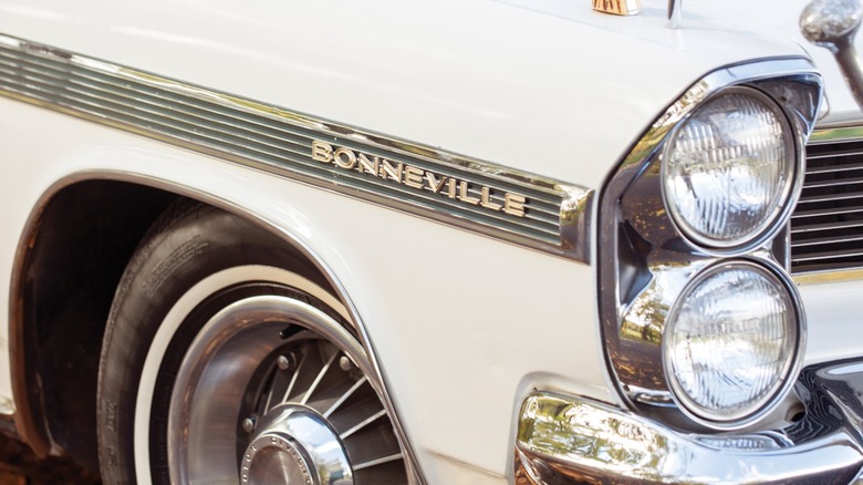 Close-up of Pontiac Bonneville logo on 1963 Pontiac Bonneville "Nudie Mobile"