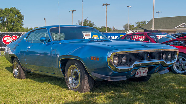 Front 3/4 view of blue 1971 Plymouth Road Runner parked at car show.
