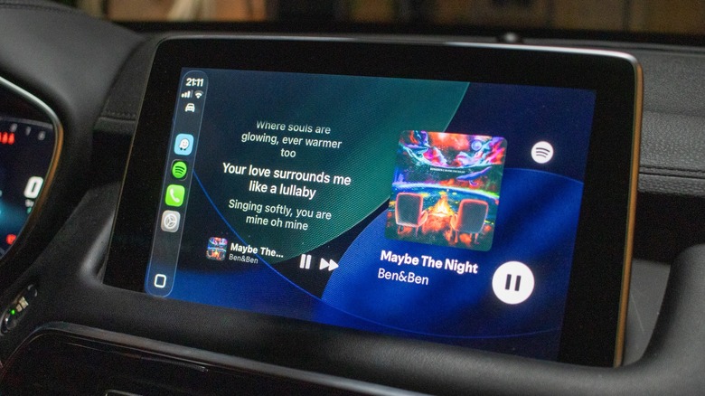 Widget showing the lyrics to the song on Apple CarPlay