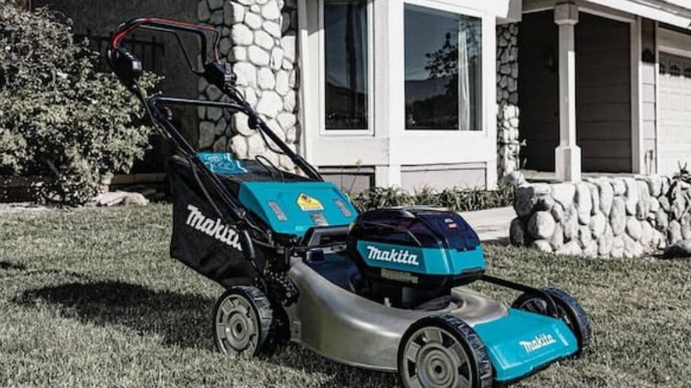 Makita 40V Max XGT 21-inch Self-Propelled Walk Behind Mower on lawn