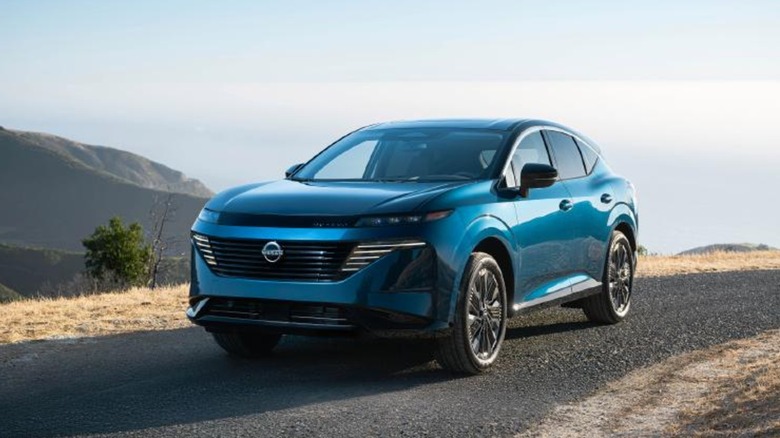 2025 Nissan Murano on road