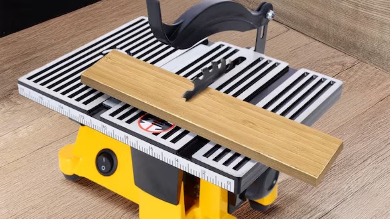 Siavonce Mini Table Saw cutting a board on a table