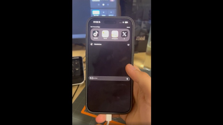 iOS 26 user's keyboard is slow to pop up