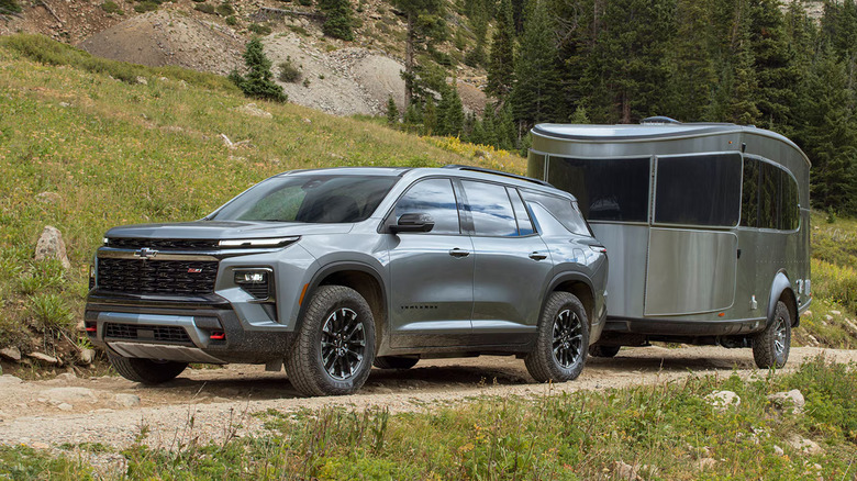A 2025 Chevrolet Traverse towing a trailer