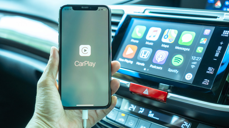 phone with apple carplay app