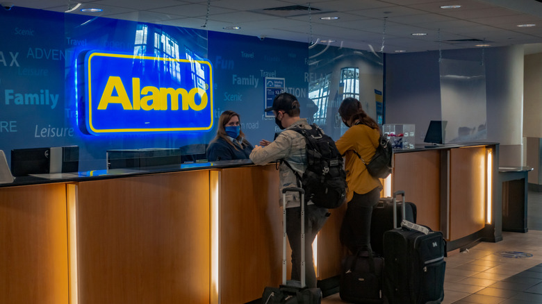 An Alamo rental desk