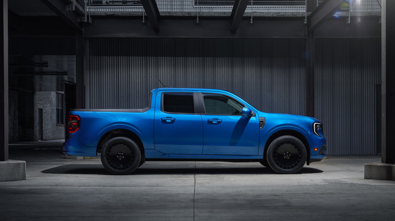 2026 Ford Maverick Lobo parked indoors with gray urban backdrop, right-side view