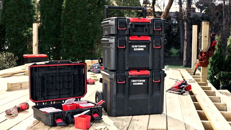 Picture displaying Craftsman rolling tool box