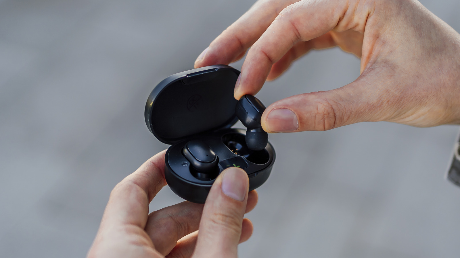5 Of The Best Earbuds For Small Ears In 2024