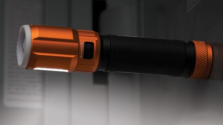 Klein Tools 56412 Rechargeable LED Flashlight with floodlight on