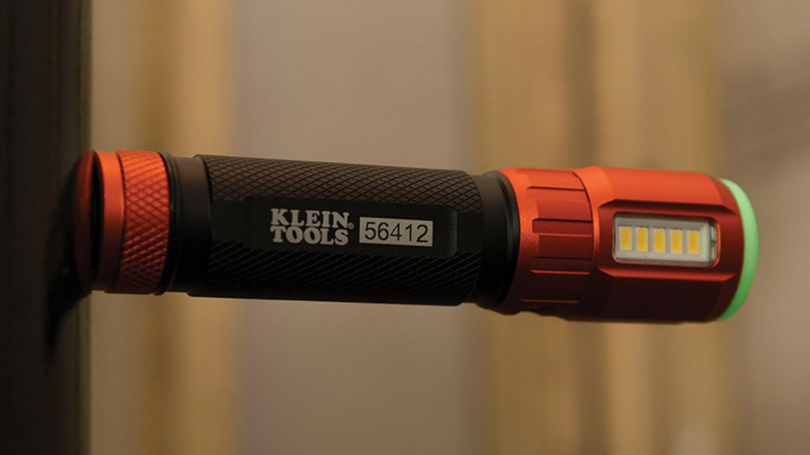 5 Of The Best Flashlights You Can Keep In Your Car