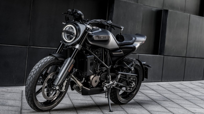 husqvarna svartpilen 701