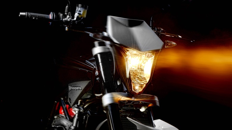 husqvarna nuda 900 r headlight