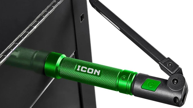 Green Icon 800-lumen LED Rechargeable Magnetic Handheld Foldable Slim Bar Work Light