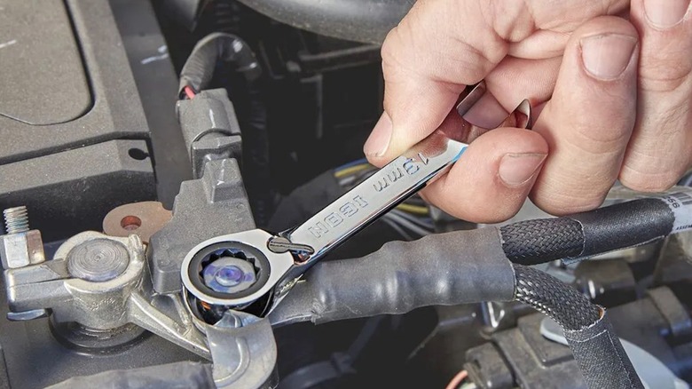 Icon Professional Stubby Metric Ratcheting Combination Wrench in use