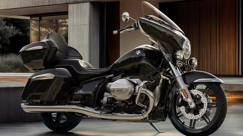 The 2025 BMW R 18 Transcontinental parked in front of a home.