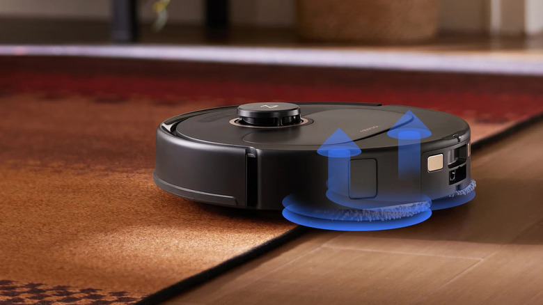 The Roborock Qrevo S5V going over a carpet, using both brushes on the floor.
