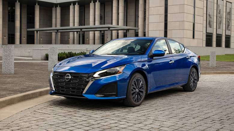 A three quarters frontal picture of a blue 2025 Nissan Altima