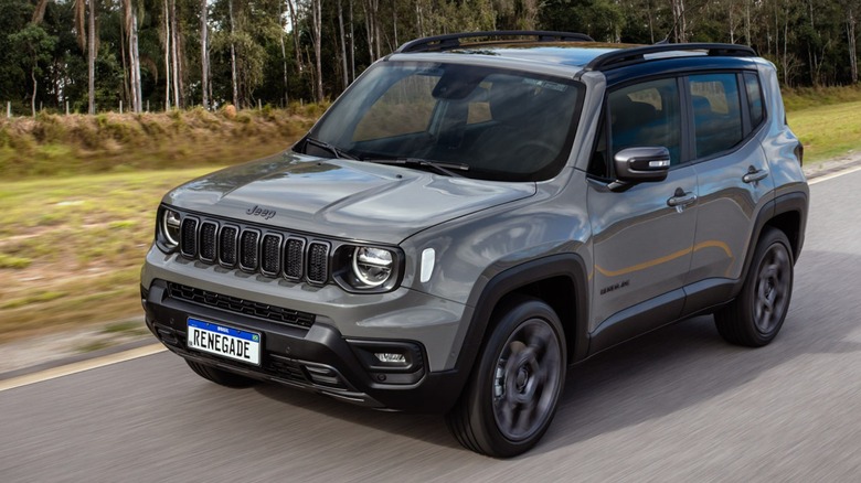 A grey 2025 Jeep Renegade Trailhawk