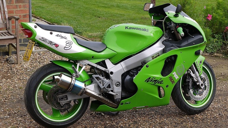 side profile view of a green Kawasaki ZX-7R