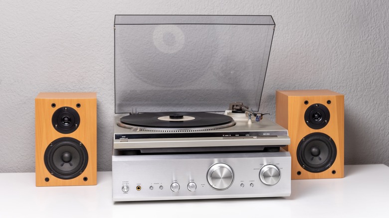 turntable with amp and speakers