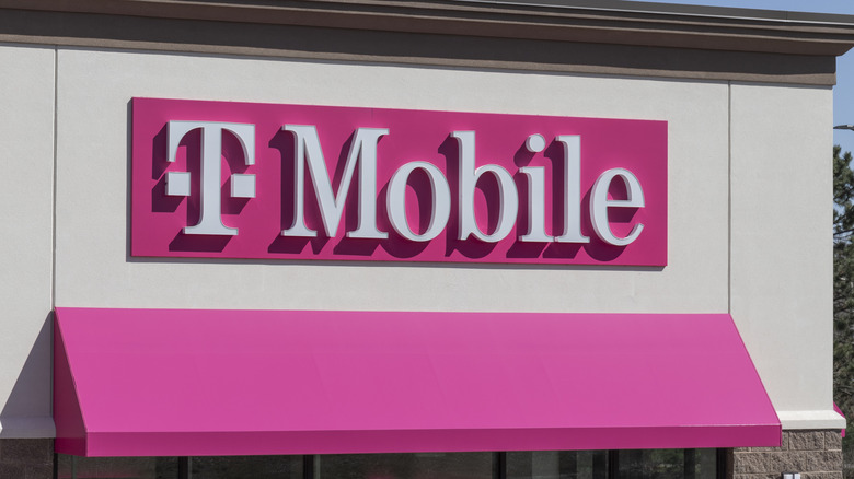 T-Mobile store in the daylight