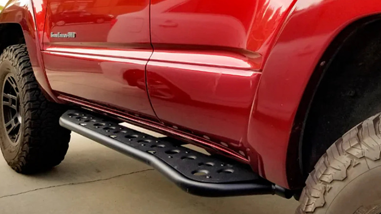 Cali Raised rock sliders on a 4Runner