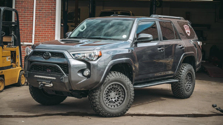 RSG rock sliders on a 4Runner