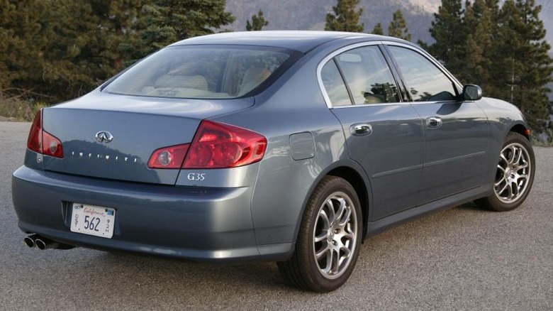 Grey 2006 Infiniti G35x on a hilldside road