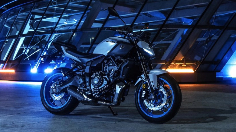 Yamaha MT-07 parked in front of a trendy concrete building