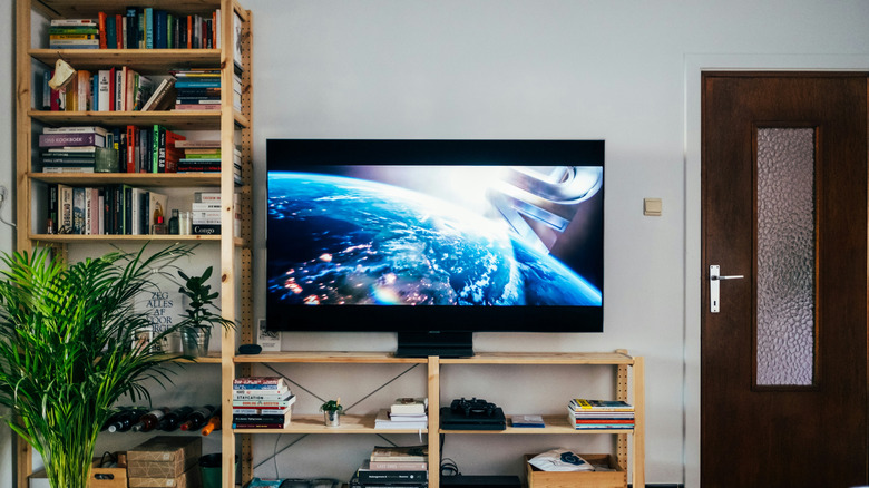 Room with bookshelf and OLED TV