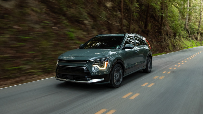 2025 Kia Niro Hybrid dynamic image front 3/4 view