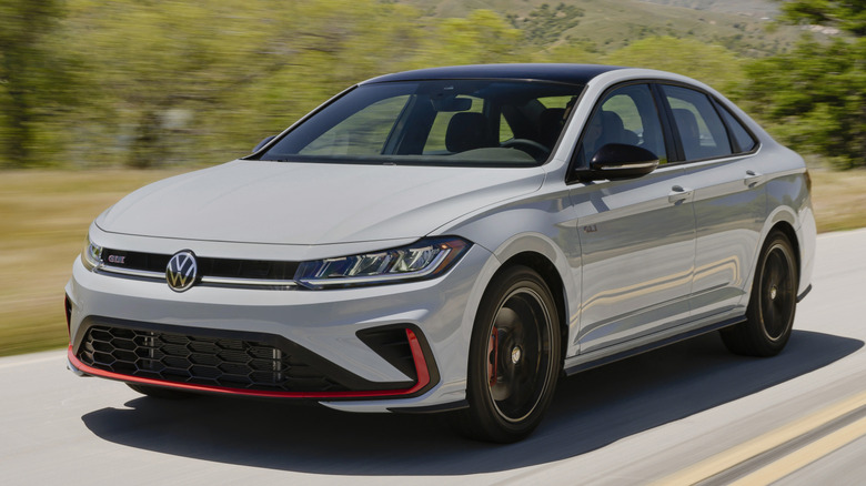 Front 3/4 view of Volkswagen Jetta GLI
