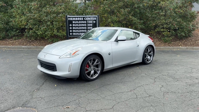 A side on shot of a silver 2013 Nissan 370Z