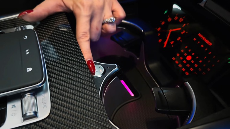 A Woman Selecting The "Heat" Option On the Climate-Controlled Cup Holders In The G-Class