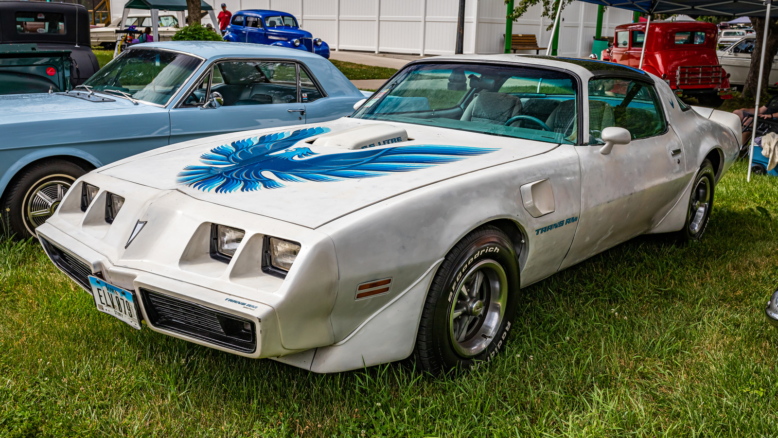 6 Of The Coolest Graphics And Decals Pontiac Ever Put On Its Cars – SlashGear