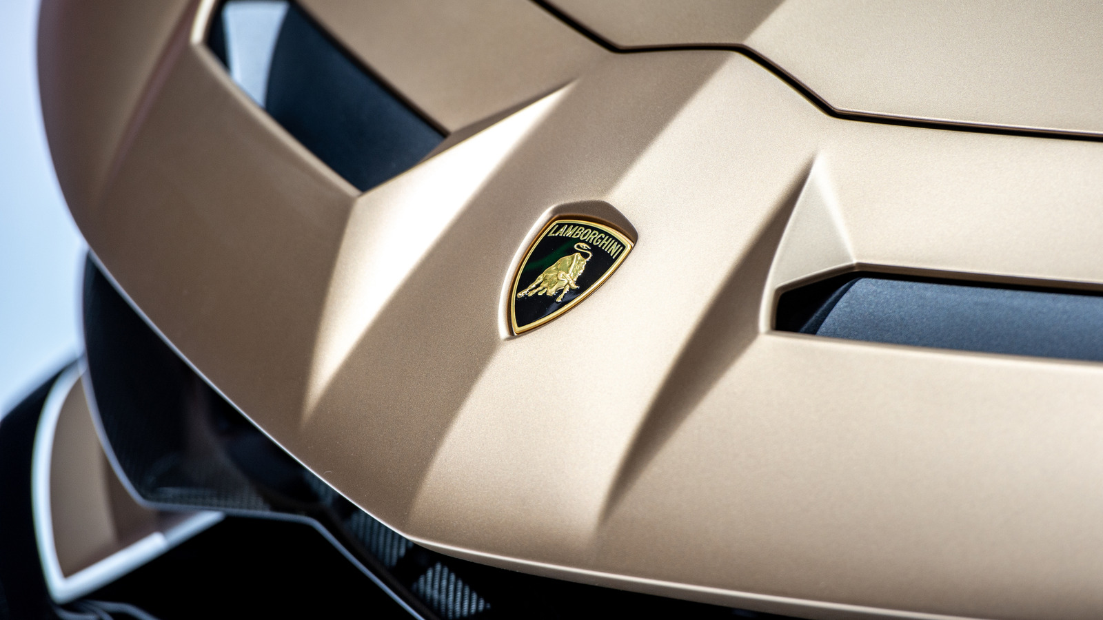 5 Of The Coolest Italian Sports Car Brand Logos & The Meanings Behind Them