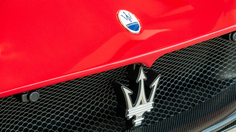 Maserati badge and logo on the front of an MC20