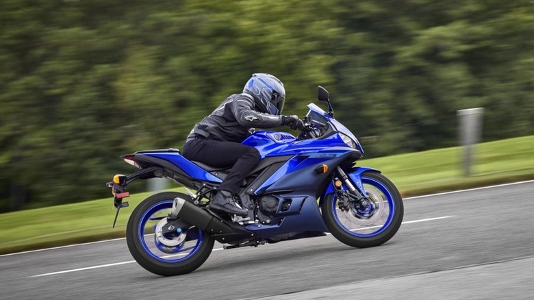 person driving yamaha yzf-r3