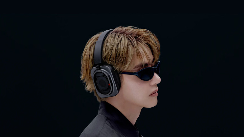 Person wearing the Nothing Heapdhone (1) Pro