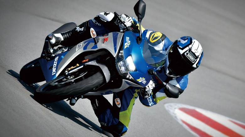 Rider turning on Suzuki GSX-R125
