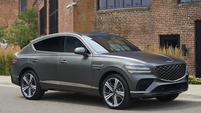 Front 3/4 view of Genesis GV80 Coupe 3.5T E-SC